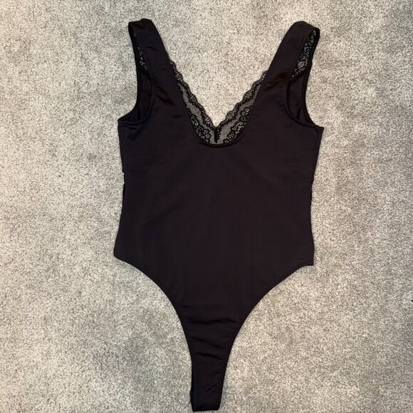 Women's Medium Lulus Flirt With You Black Lace Sleeveless Bodysuit, Like New - Picture 8 of 9